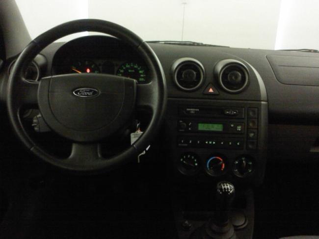 ford-fiesta-10-2002-3.jpg
