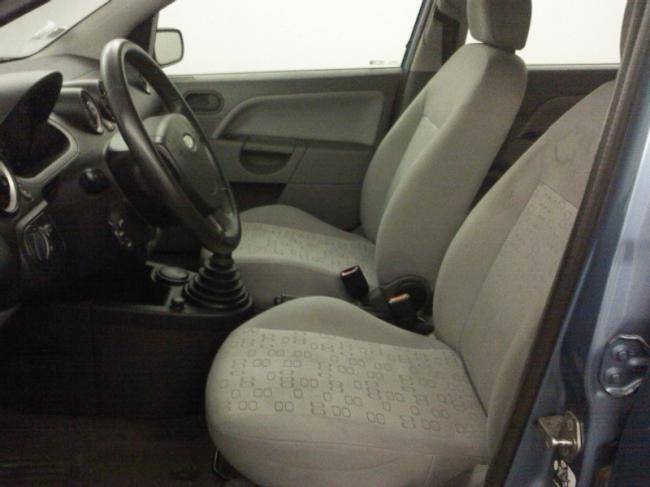 ford-fiesta-10-2002-4.jpg