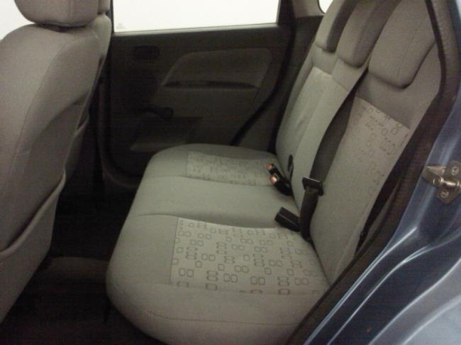 ford-fiesta-10-2002-5.jpg