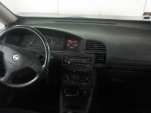 opel-zafira-05-2000-5.jpg