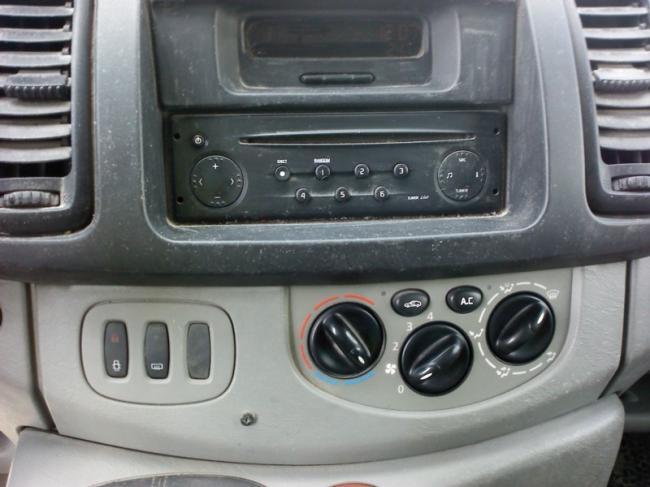 renault-trafic-11-2003-5.jpg