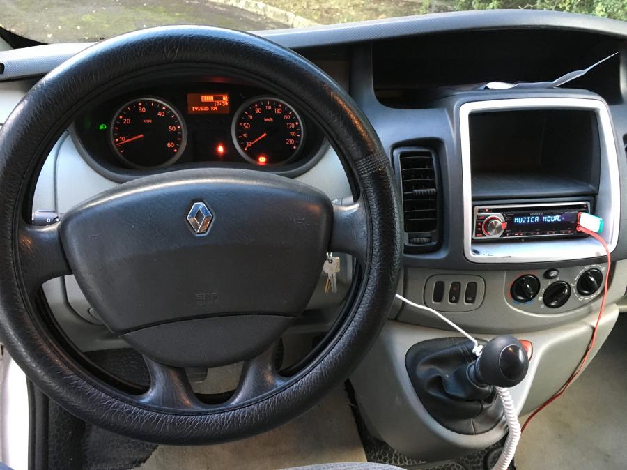 renault-trafic-12-2011-5.jpg