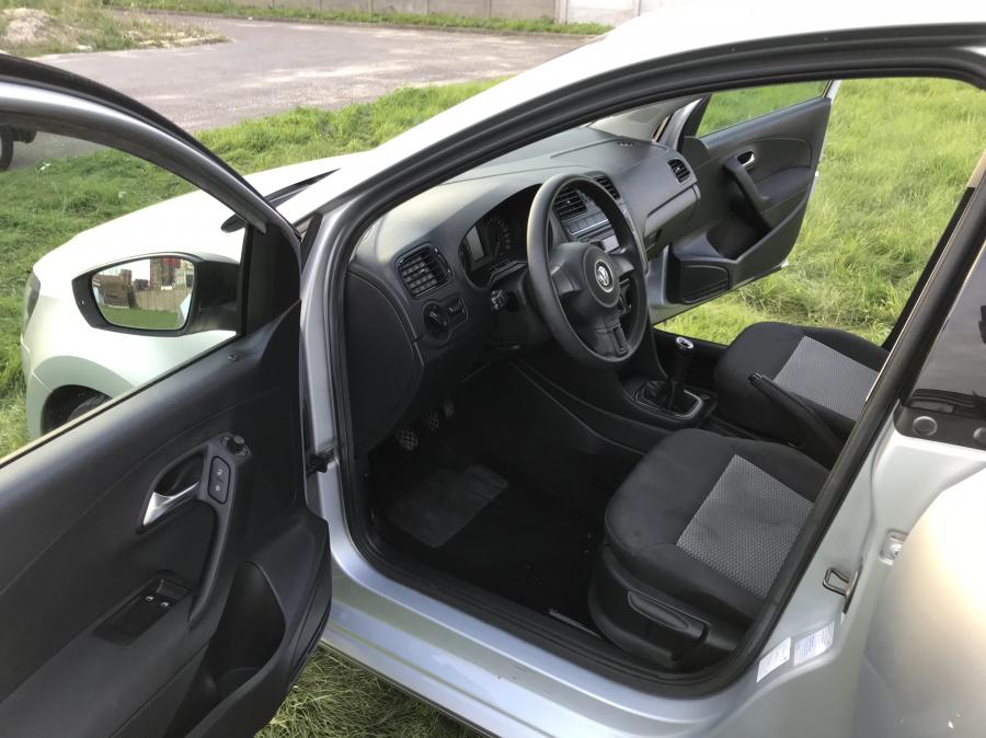 volkswagen-polo-12-2009-5.jpg