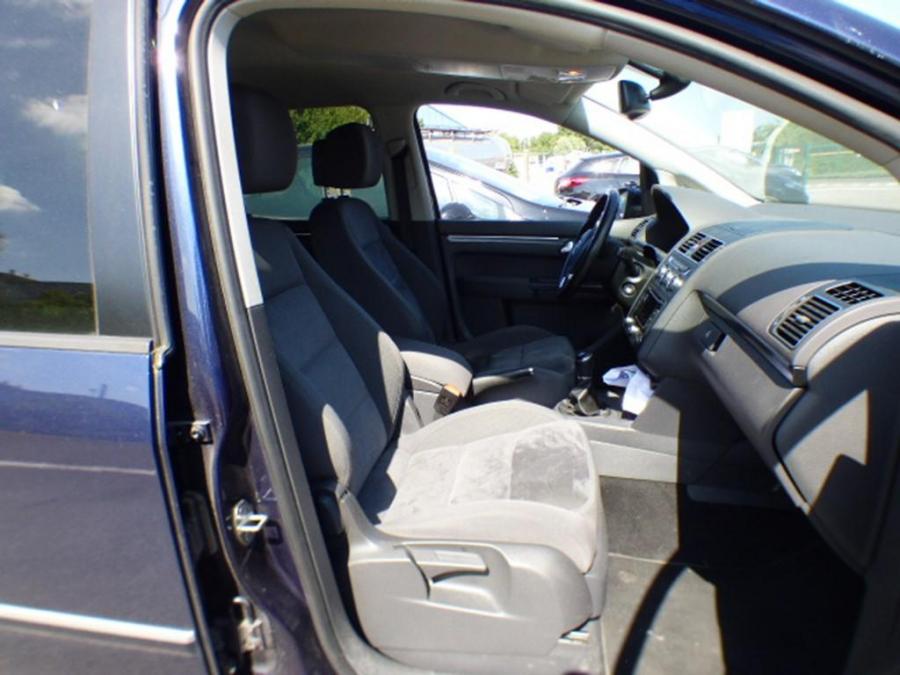 volkswagen-touran-06-2013-6.jpg