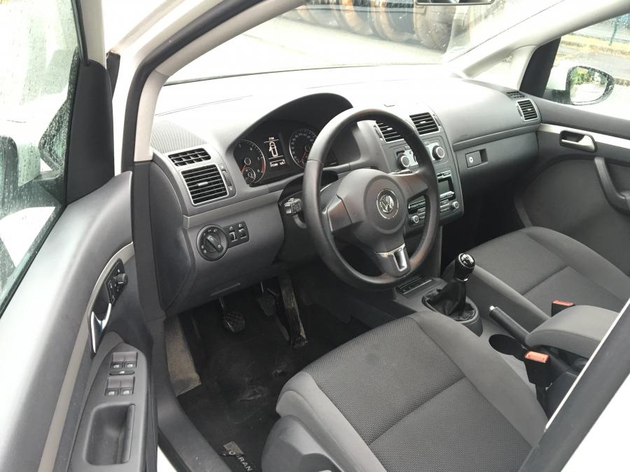 volkswagen-touran-07-2013-5.jpg