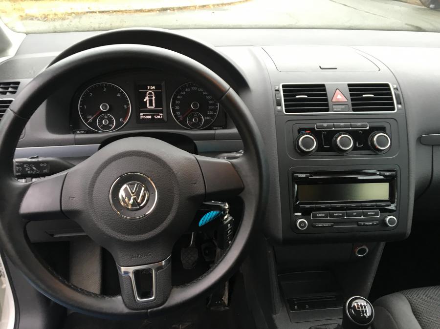 volkswagen-touran-07-2013-6.jpg