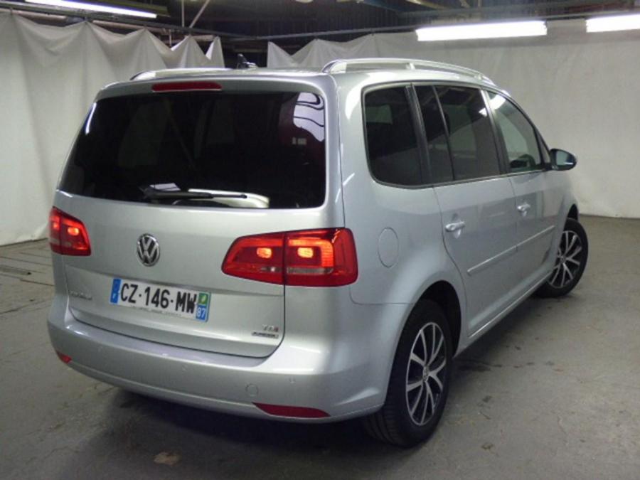 volkswagen-touran-10-2013-2.jpg